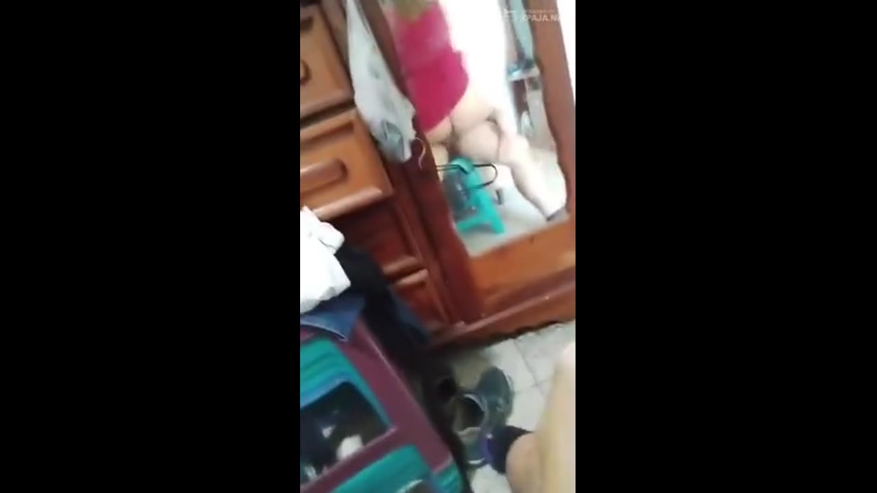 Que rico brinca mi vecina –