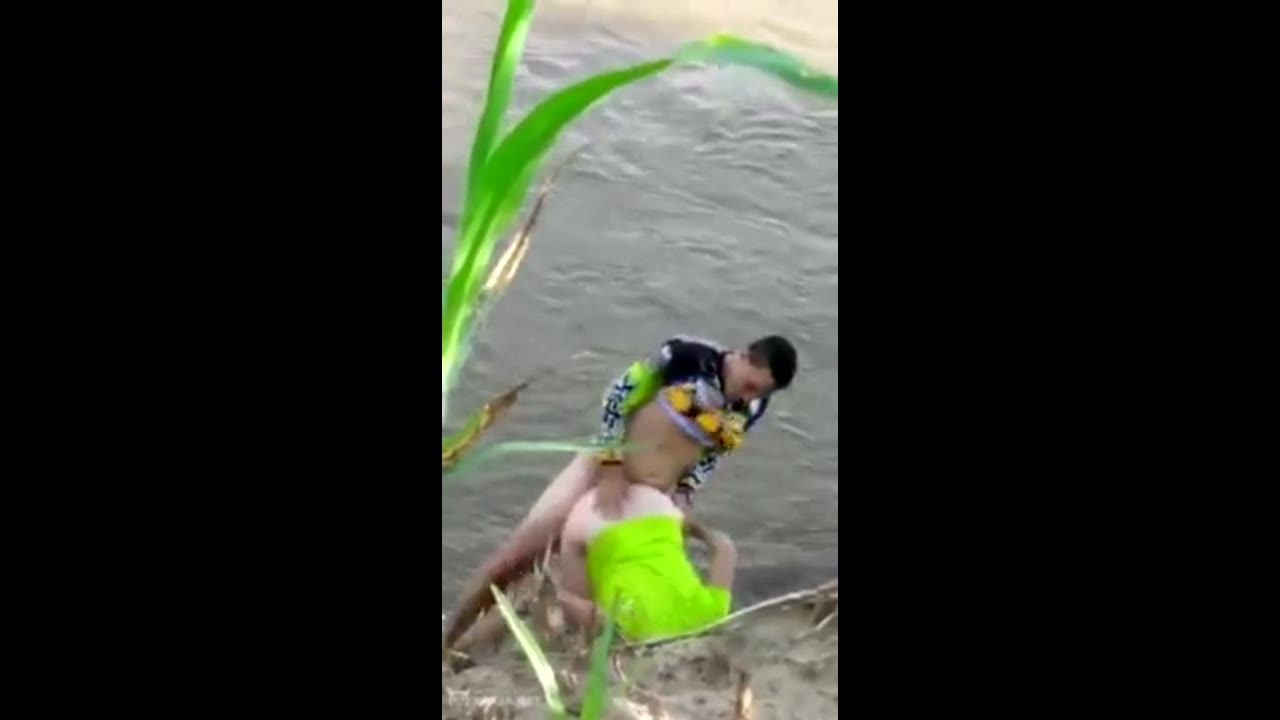 Polvito en el rio y se dan cuenta que los graban –